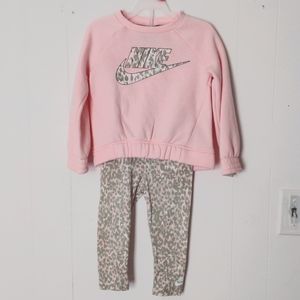 Nike sweatshirt and leggings